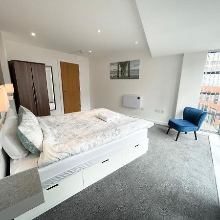 マンチェスターThe Works-Fresh 2Bed In Centre, Opposite Arndale.アパートメント エクステリア 写真