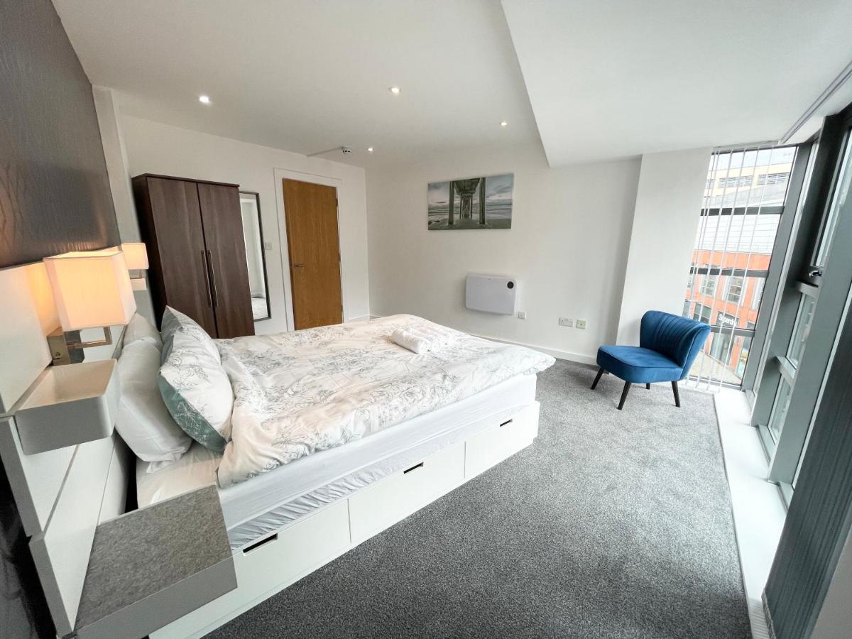 マンチェスターThe Works-Fresh 2Bed In Centre, Opposite Arndale.アパートメント エクステリア 写真