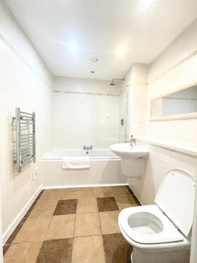 マンチェスターThe Works-Fresh 2Bed In Centre, Opposite Arndale.アパートメント エクステリア 写真