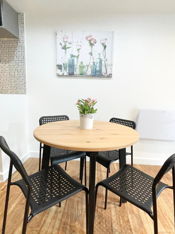 マンチェスターThe Works-Fresh 2Bed In Centre, Opposite Arndale.アパートメント エクステリア 写真