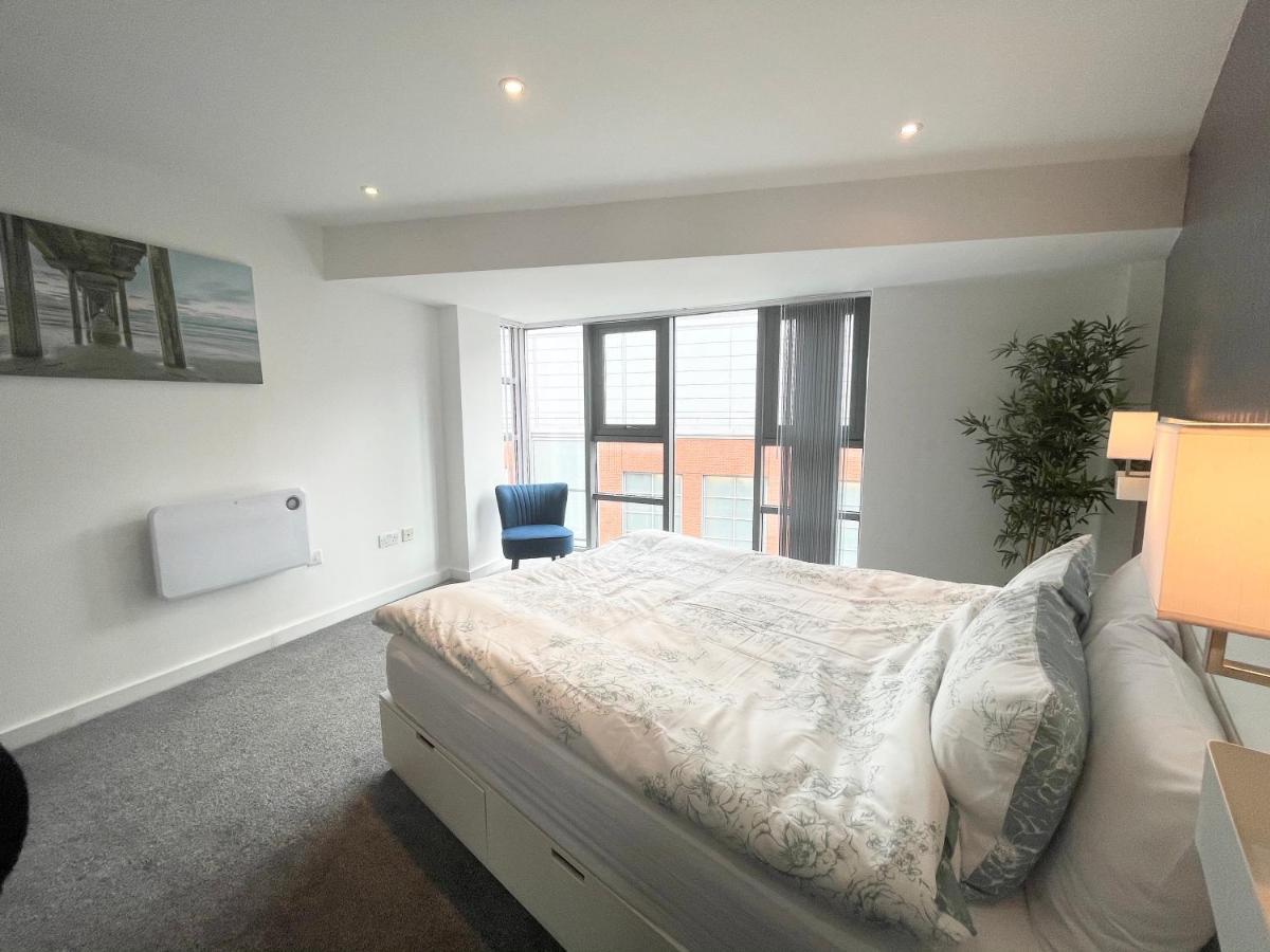 マンチェスターThe Works-Fresh 2Bed In Centre, Opposite Arndale.アパートメント エクステリア 写真